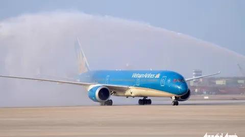 Khoảnh khắc Boeing 787 hạ cánh xuống sân bay Long Thành trong chuyến bay kỹ thuật