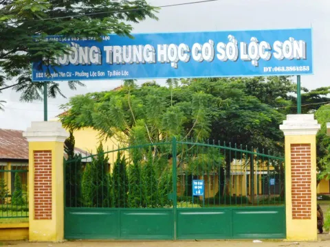 Nữ sinh lớp 8 treo cổ tự vẫn vì bị tình nghi lấy trộm tiền