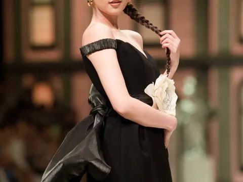 Ngọc Trinh đẹp hút hồn với váy xẻ sâu, trễ vai làm vedette