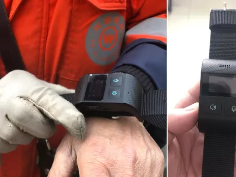 Công ty vệ sinh Trung Quốc trang bị vòng đeo tay GPS cho nhân viên
