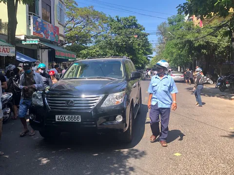 Bình Định: Xe Lexus 7 chỗ lao vào đám tang, nhiều người thương vong