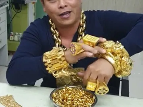 Phúc 'XO' khai đeo vàng giả để quảng cáo việc kinh doanh