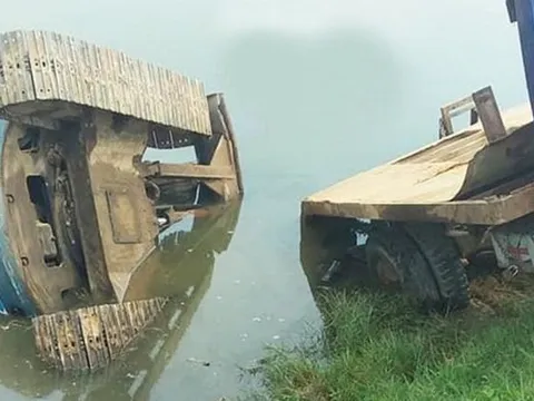 Vụ ô tô tuột dốc đè 3 người: Xe tải hết hạn đăng kiểm 2 năm