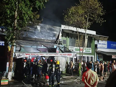 Cháy cửa hàng xe đạp điện, 3 người trong một gia đình tử vong