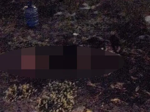 Hình ảnh đôi nam nữ bốc cháy dữ dội