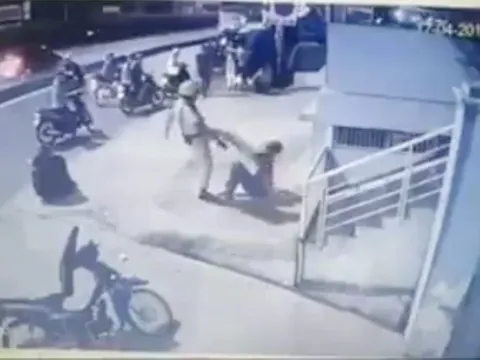 Tiết lộ nhân thân hai thanh niên bị CSGT chĩa súng, đá trong clip
