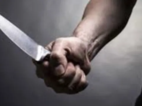 Nghi bạn bỏ thuốc vào nước uống, nam thanh niên đâm bạn tử vong