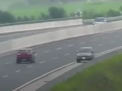 Phạt 7,5 triệu đồng, tước bằng lái 5 tháng tài xế đi ngược chiều trên cao tốc