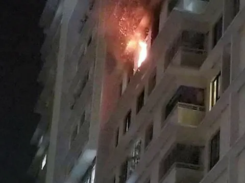 Cháy căn hộ ở Sài Gòn, người dân gọi nhau bỏ chạy