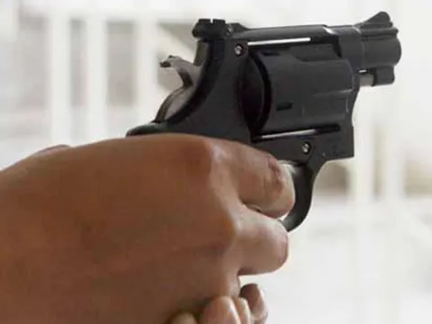 Nhóm người nổ súng ở trường gà làm một người bị thương nặng