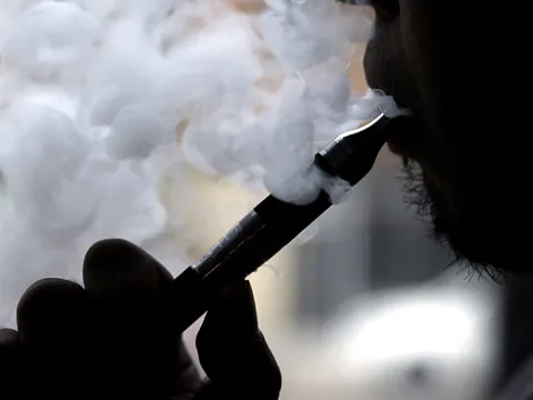 Người đàn ông Mỹ bị bỏng cấp độ 3 vì thuốc lá điện tử phát nổ trong túi quần