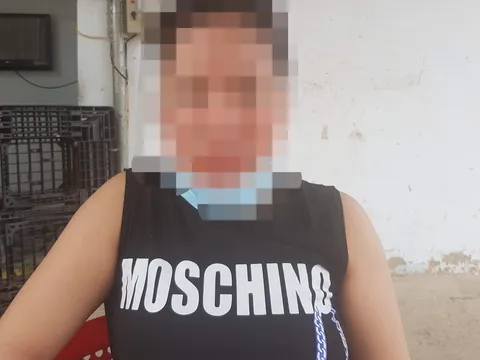 Một công an viên bị tố ép 2 cô gái quan hệ tình dục