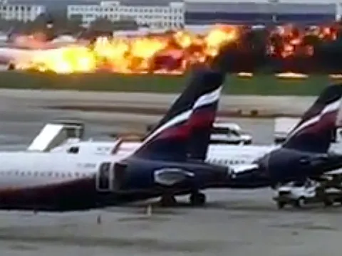Nguyên nhân khiến máy bay Nga bốc cháy, hơn 40 người thiệt mạng