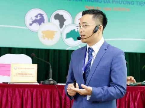 Tạm đình chỉ chức vụ Viện trưởng Viện Pháp luật kinh doanh và đầu tư Châu Âu đối với ông Lê Hoàng Anh Tuấn