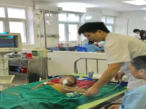 Nghệ An: Bé trai 5 tuổi nguy kịch sau khi uống thuốc lá để chữa sốt