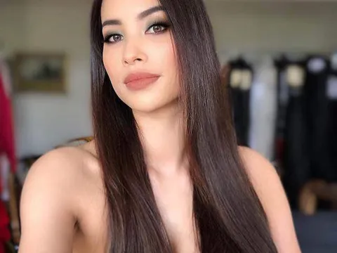 Phạm Hương phản ứng gây bất ngờ khi bị nhắc chuyện sinh nở