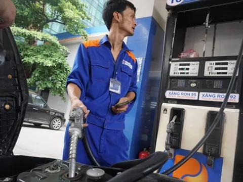 Giá xăng dầu giảm bắt đầu từ 15h chiều ngày 17/5