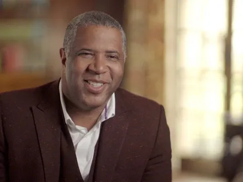 Chân dung tỷ phủ hào phóng tuyên bố trả mọi khoản nợ học phí cho sinh viên