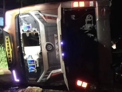 Đồng Nai: Lật xe khách 19 người thương vong