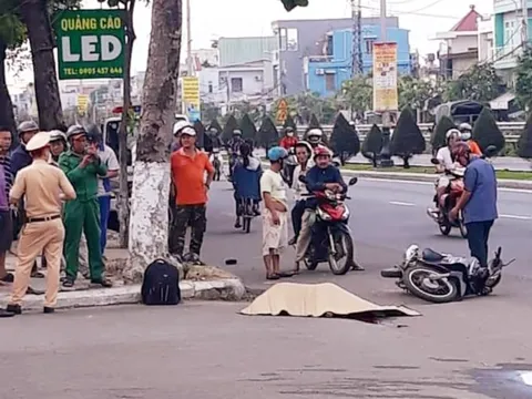 Nam sinh 14 tuổi lái xe tự đâm vào vỉa hè khiến bạn tử vong tại chỗ