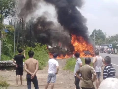 Xe khách đang chạy bất ngờ bốc cháy, một người thiệt mạng