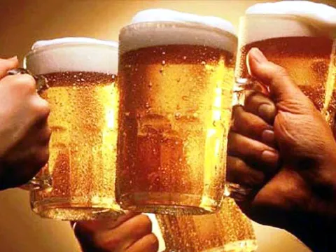 Quy định cấm bán rượu bia sau 10 giờ đêm liệu có khả thi?