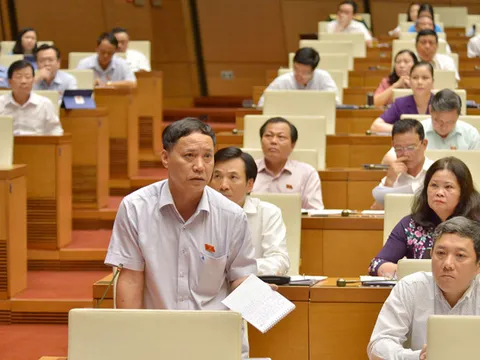 Đại biểu Quốc hội chất vấn Bộ trưởng việc quan chức đóng cổ phần xây 'chùa BOT'