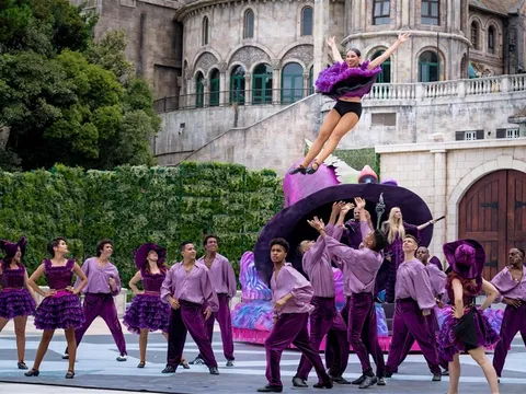 Khán giả phấn khích với thế giới siêu thực trong show 'Vũ hội Ánh dương'