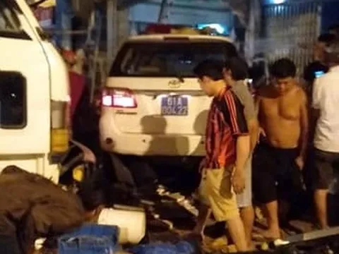 Nghi tài xế ôtô say xỉn đâm liên hoàn nhiều xe máy, tông sập nhà dân, nhiều người thương vong