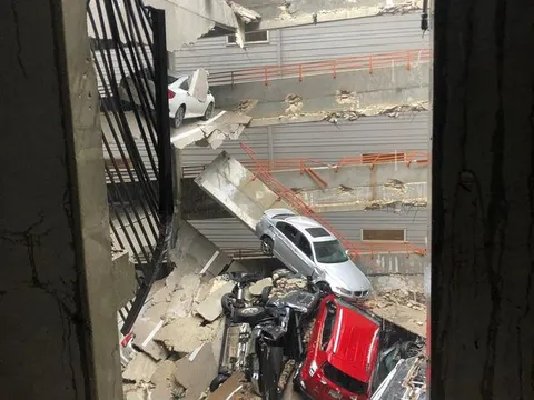 Cẩu tháp bị gió quật đổ xuống tòa chung cư ở Mỹ