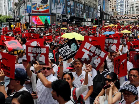 Biển người biểu tình ở Hồng Kông xuống đường phản đối dự luật dẫn độ