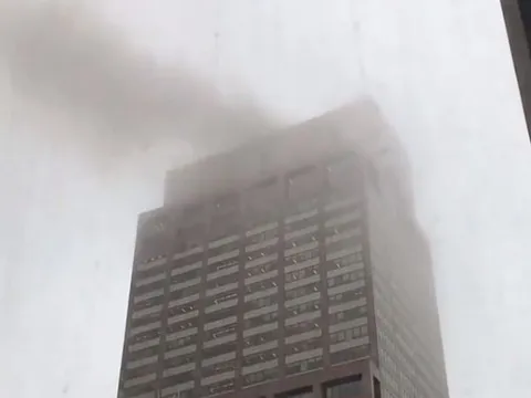 Trực thăng rơi xuống nhà cao tầng New York, ít nhất 1 người thiệt mạng