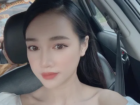 Nhã Phương khoe ảnh đẹp xuất sắc nhưng bình luận của dân mạng mới đặc biệt