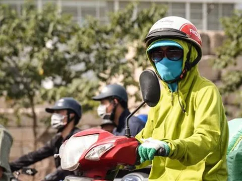 Hà Nội chưa kịp hạ nhiệt lại tiếp nắng nóng, cảnh báo mưa lớn ở vùng núi Bắc Bộ