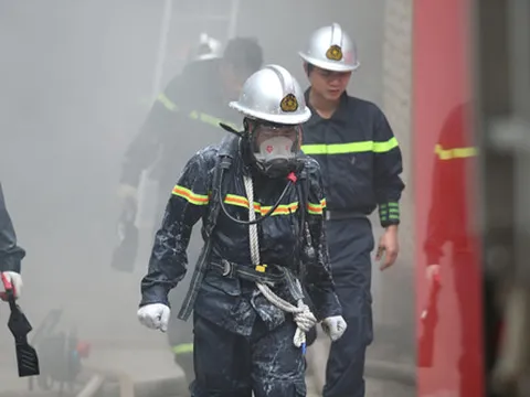 Hà Nội: Cháy Khách sạn A25, khách nước ngoài nhảy thoát thân từ tầng 2