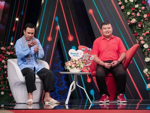 Mừng đám cưới tình cũ 1 tháng lương, chàng Phó phòng khiến bạn gái mới 'tái mặt'