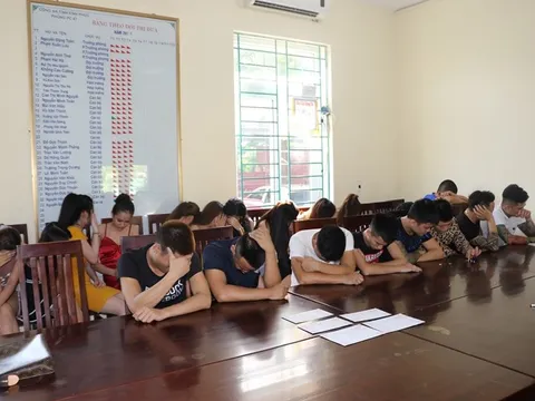 Vĩnh Phúc: Phát hiện hàng chục đôi nam nữ 'bay lắc' tại quán karaoke One Top