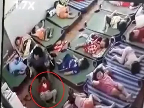 Nhà trẻ có bảo mẫu đánh cháu bé 3 tuổi chảy máu mũi vì không ngủ trưa bị xử lý