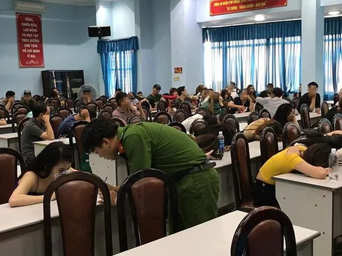 TP HCM: Đột kích quán bar, phát hiện hàng chục nam nữ dương tính với ma túy