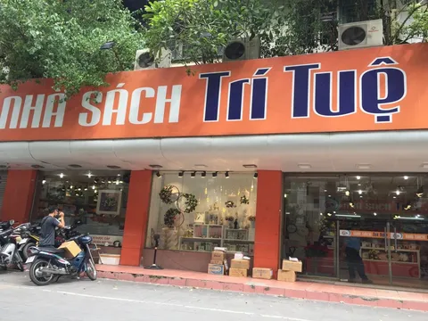 Nhà sách Trí Tuệ bán tràn lan các sản phẩm không rõ ràng nguồn gốc, tem nhãn?