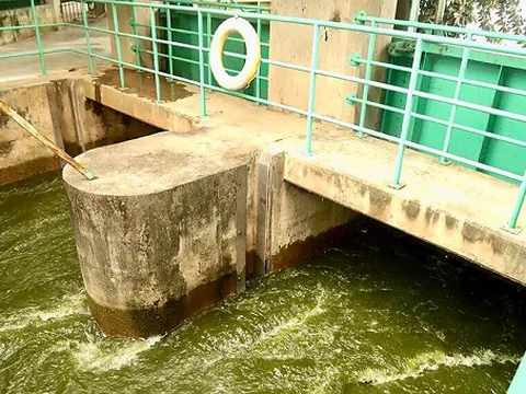 Xả 1 triệu m3 nước từ Hồ Tây sang sông Tô Lịch: Chỉ báo trước 15 phút?