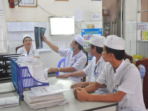 Hàng loạt bác sĩ bệnh viện công 'dứt áo ra đi', đâu là nguyên nhân?