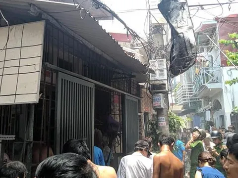 Phát hiện vật thể lạ bị cháy đen mắc trên dây điện trong vụ nổ nhà dân ở Hải Phòng