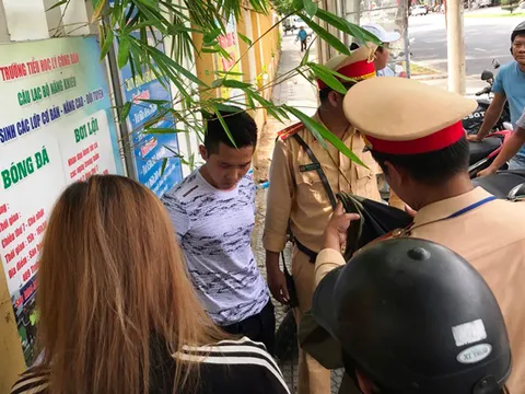 Thanh niên chở bạn gái đi chơi rồi tông CSGT chấn thương ở Đà Nẵng