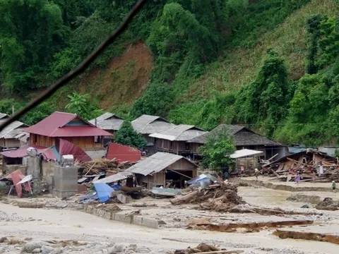 Thanh Hóa: 5 người trong một gia đình bị lũ cuốn trôi