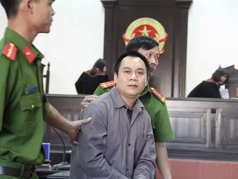 Tạm giam thêm 50 ngày tài xế container đâm xe Innova đi lùi trên cao tôc