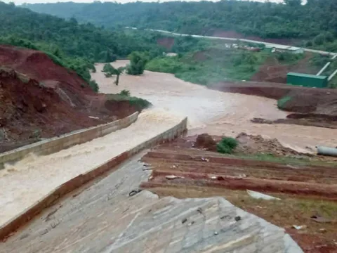 Đập thủy điện 13 triệu m3 nước ở Đắk Nông có nguy cơ vỡ, sơ tán khẩn hơn 300 hộ dân