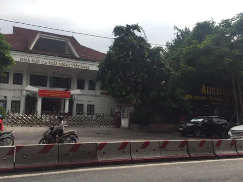 Trung tâm Nghệ thuật Âu cơ dùng đất vàng để kinh doanh quán bar, cafe?