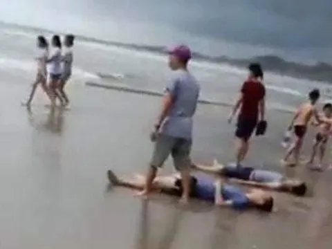 Du khách tắm biển lúc mưa to sóng lớn, 5 người chết ở Bình Thuận