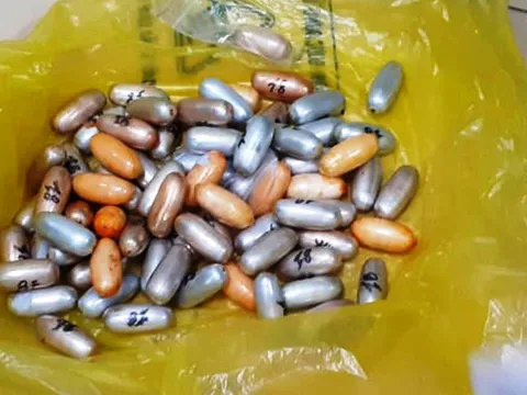 Bắt đối tượng nuốt 1,6kg cocain vào bụng để lọt qua 3 quốc gia bị phát hiện ở Tân Sơn Nhất